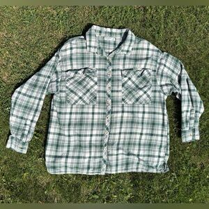 Arizona Jean Co Flannel Shirt Womens XL Green Cream Plaid Oversized Flap Pockets